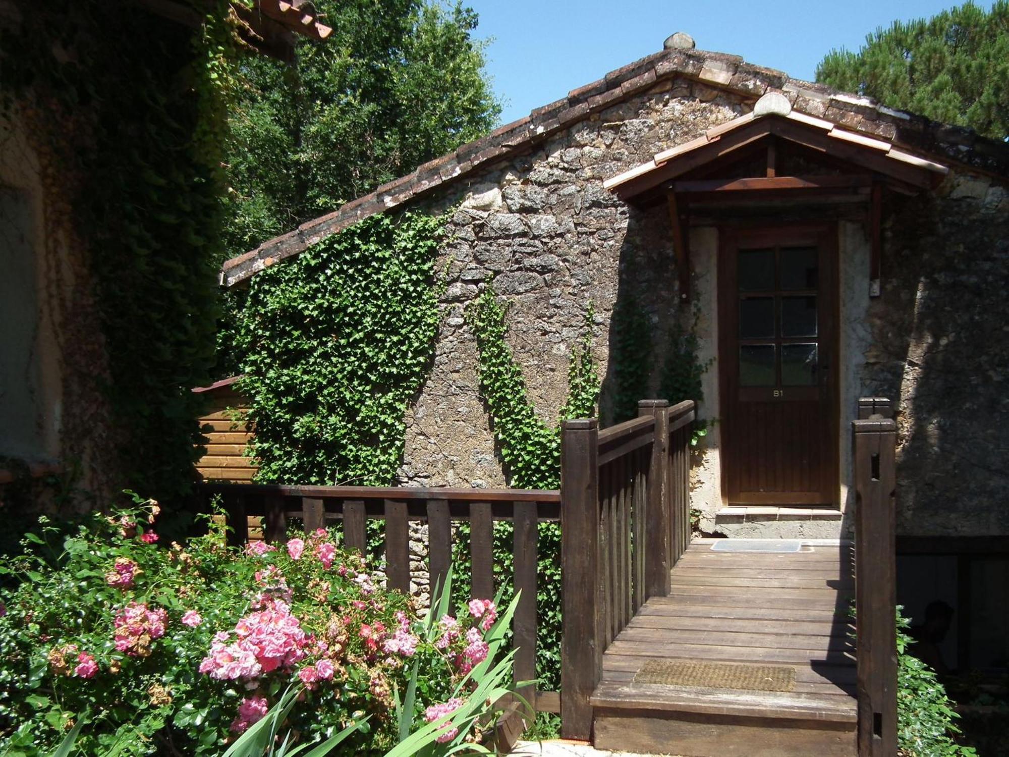 Domaine De Gavaudun Villa Exterior photo